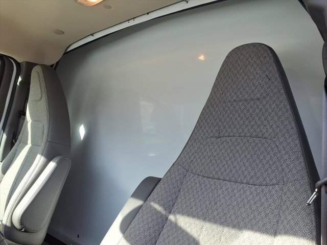 2025 GMC Savana Base Image 22 of 25