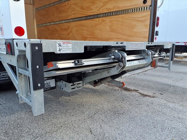 2025 GMC Savana Base Image 21 of 25