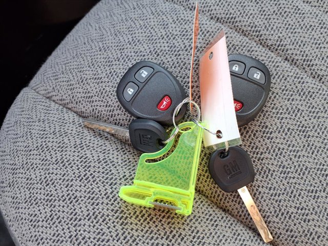 2025 GMC Savana Base Image 17 of 25