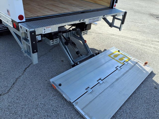 2025 GMC Savana Base Image 9 of 25