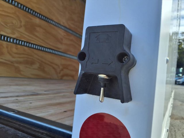 2025 GMC Savana Base Image 19 of 25