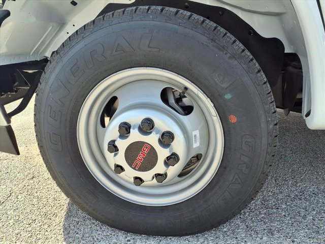 2025 GMC Savana Base Image 6 of 25