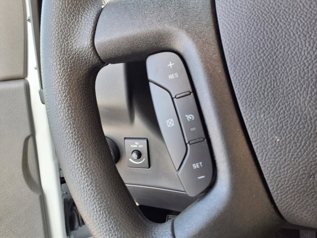 2025 GMC Savana Base Image 18 of 25