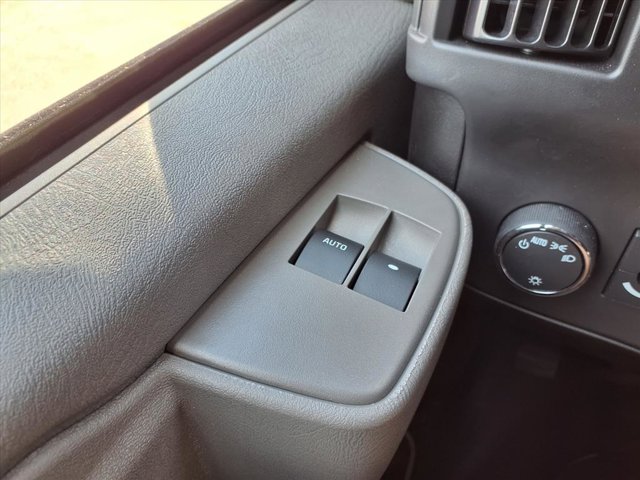 2025 GMC Savana Base Image 17 of 25