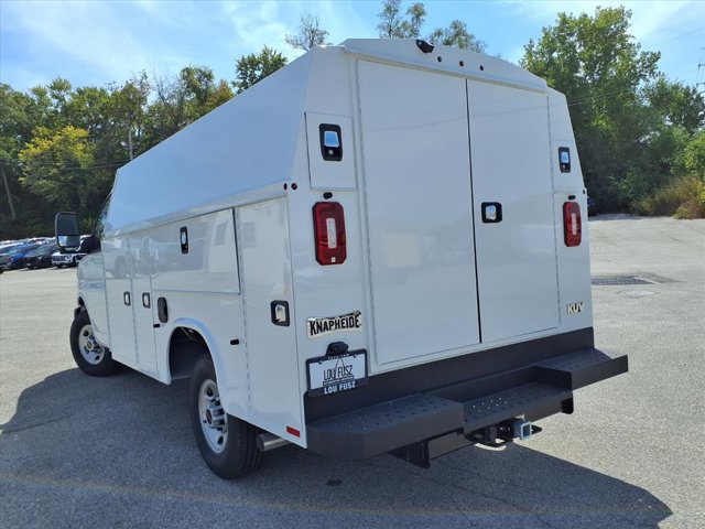 2025 GMC Savana Base Image 5 of 25