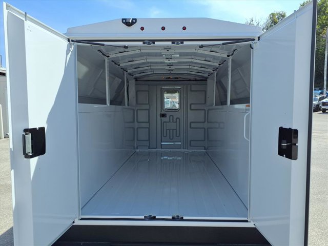 2025 GMC Savana Base Image 8 of 25