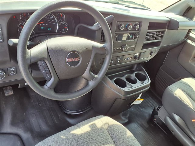 2025 GMC Savana Base Image 11 of 25