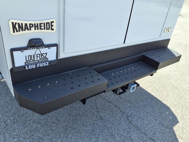 2025 GMC Savana Base Image 9 of 25