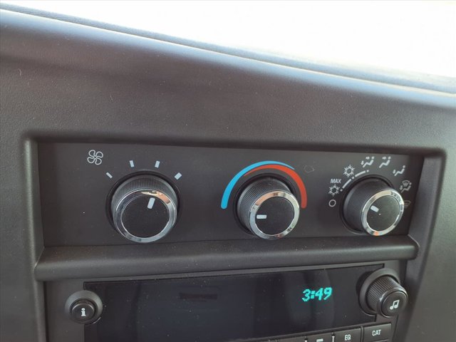 2025 GMC Savana Base Image 13 of 25