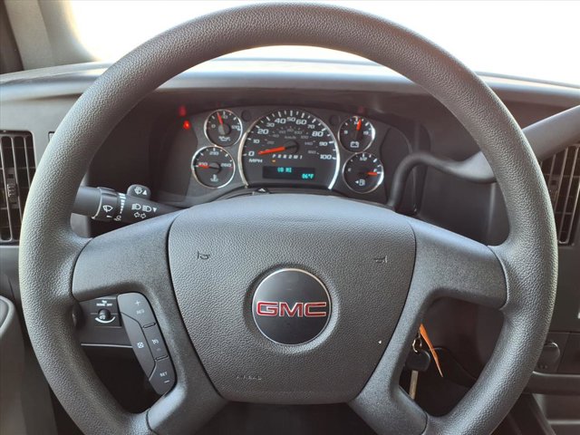 2025 GMC Savana Base Image 12 of 25