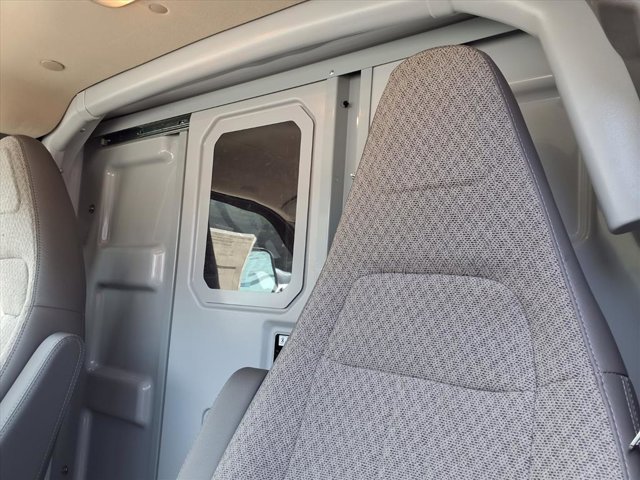 2025 GMC Savana Base Image 25 of 25