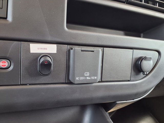 2025 GMC Savana Base Image 20 of 25