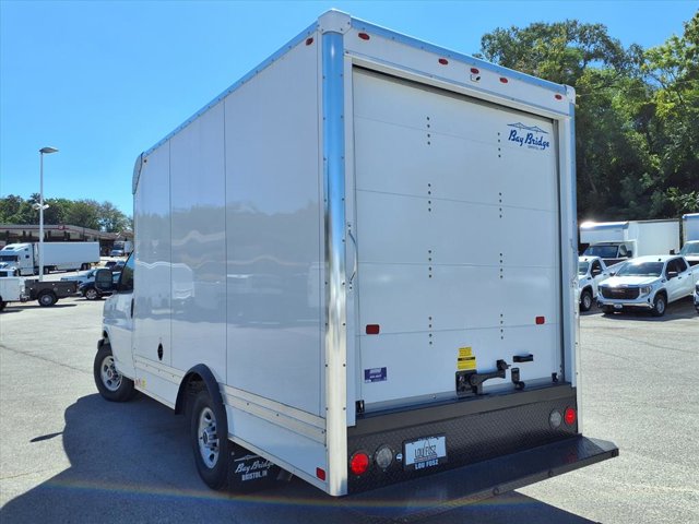 2025 GMC Savana Base Image 4 of 23