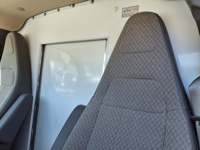 2025 GMC Savana Base Image 16 of 23