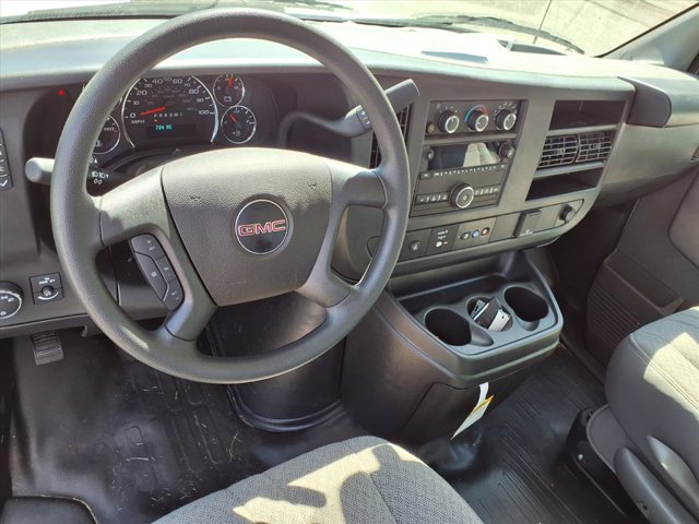 2025 GMC Savana Base Image 9 of 23