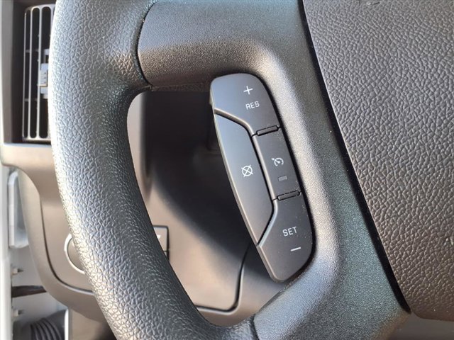 2025 GMC Savana Base Image 15 of 23