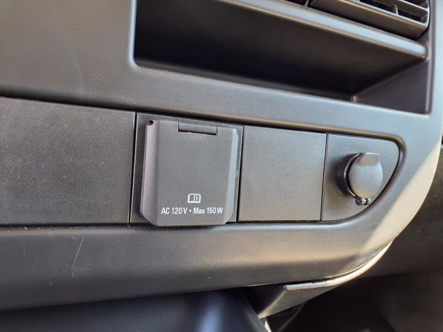 2025 GMC Savana Base Image 14 of 23