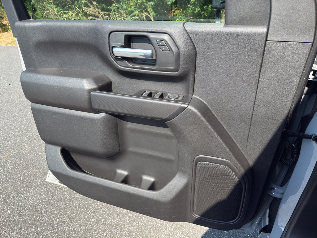Vehicle image 16 of 21