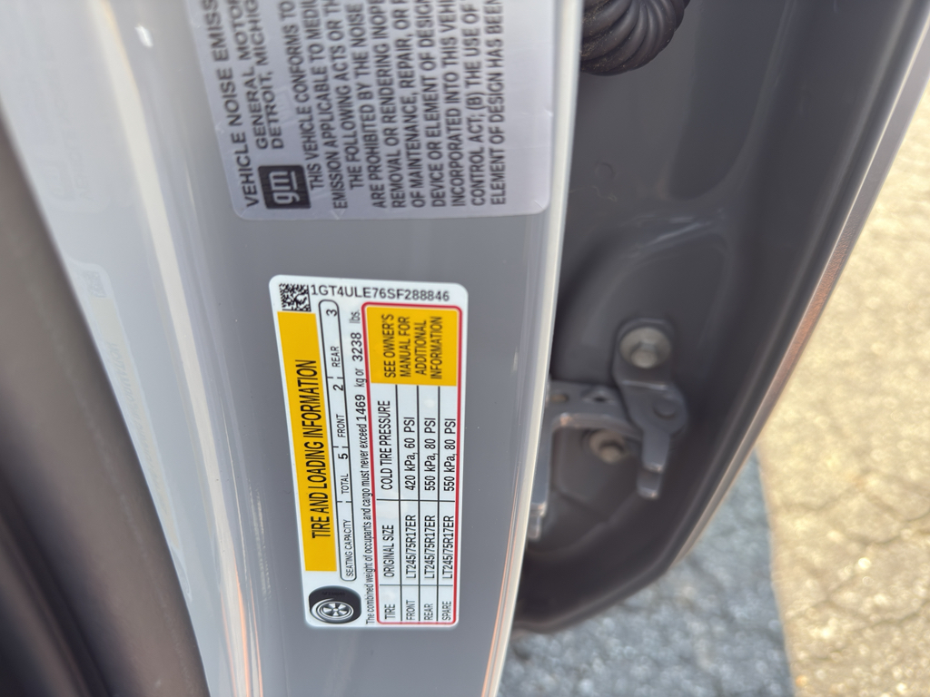 Vehicle image 17 of 21