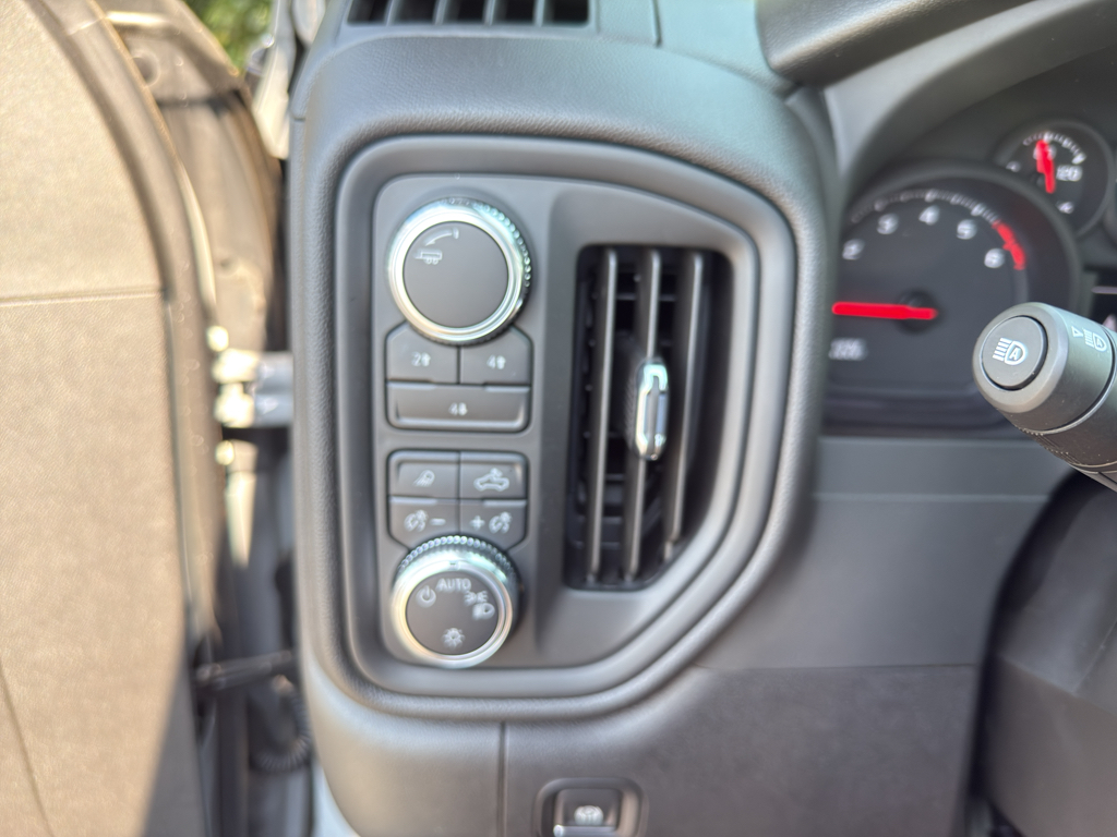 Vehicle image 18 of 21