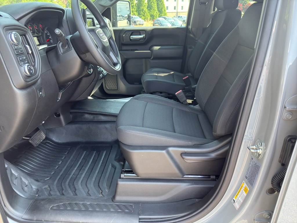 Vehicle image 9 of 21