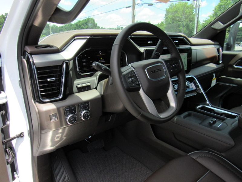 Vehicle image 13 of 25