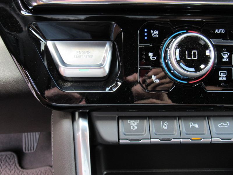 Vehicle image 18 of 25