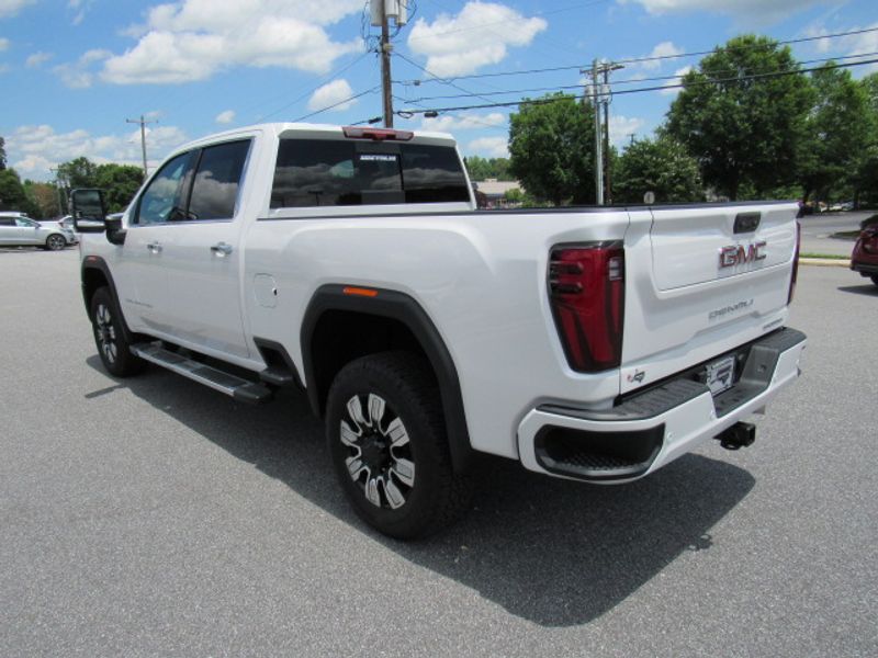 Vehicle image 5 of 25