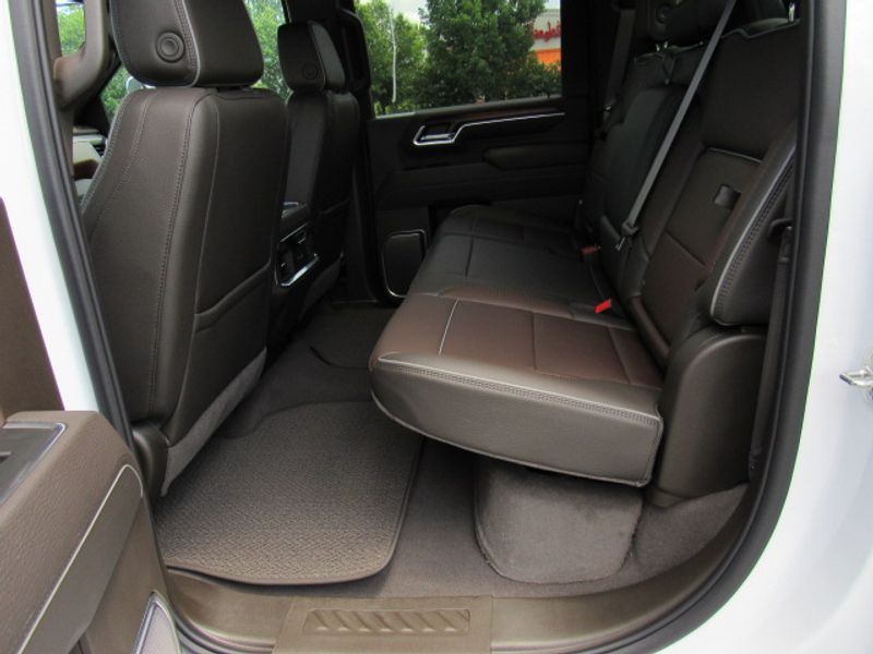 Vehicle image 10 of 25