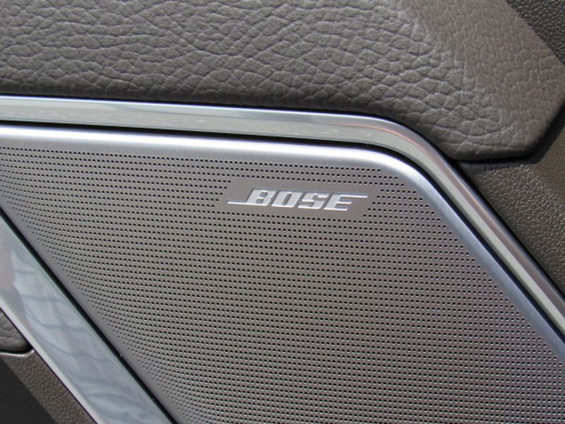Vehicle image 23 of 25