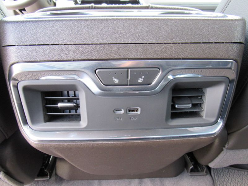 Vehicle image 19 of 25