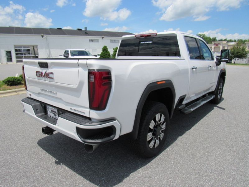 Vehicle image 4 of 25