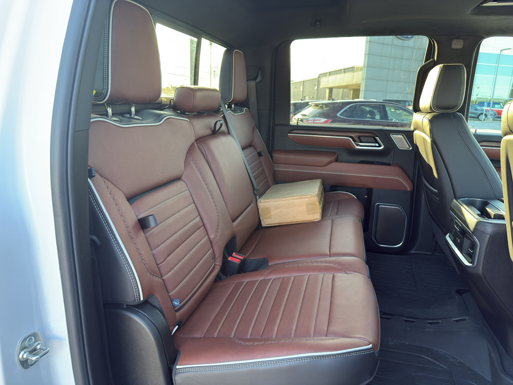 2025 GMC Sierra 2500HD Denali Ultimate Image 11 of 21