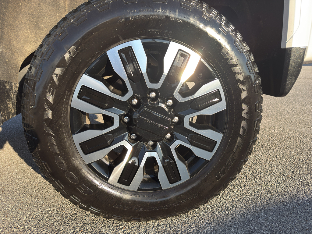 2025 GMC Sierra 2500HD Denali Ultimate Image 9 of 21