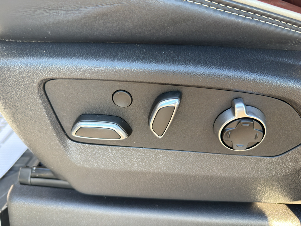 2025 GMC Sierra 2500HD Denali Ultimate Image 17 of 21