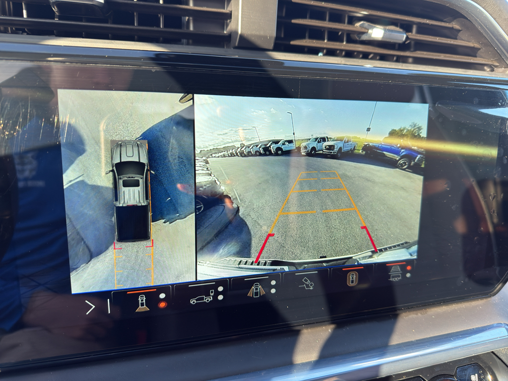 2025 GMC Sierra 2500HD Denali Ultimate Image 16 of 21