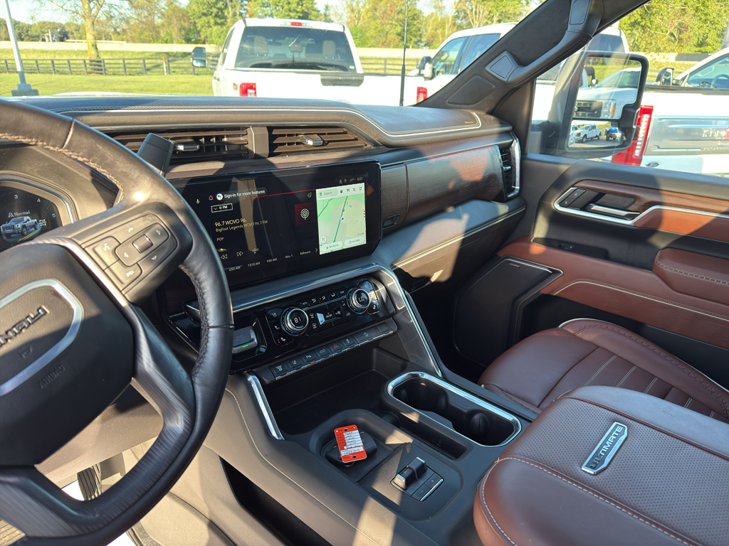 2025 GMC Sierra 2500HD Denali Ultimate Image 13 of 21