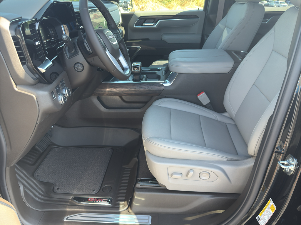 Vehicle image 11 of 23