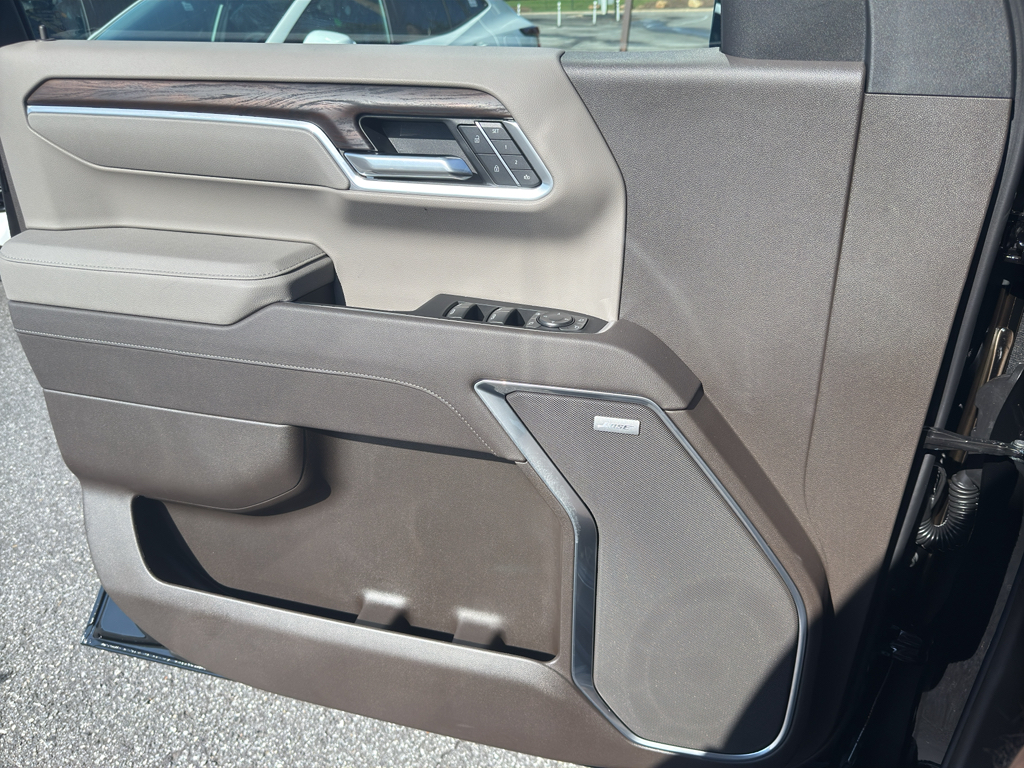 Vehicle image 18 of 23