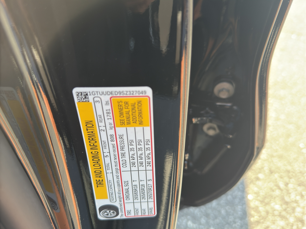 Vehicle image 20 of 23