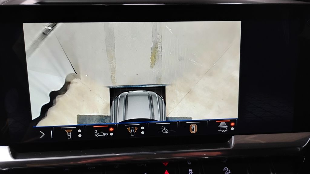 Vehicle image 40 of 51