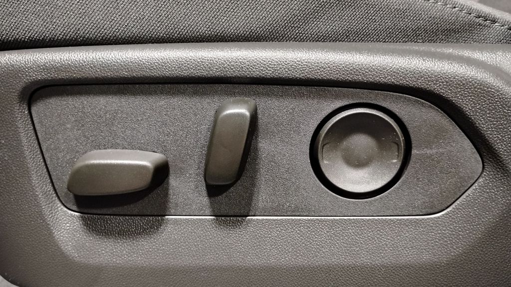 Vehicle image 23 of 51