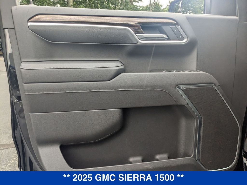 Vehicle image 29 of 42