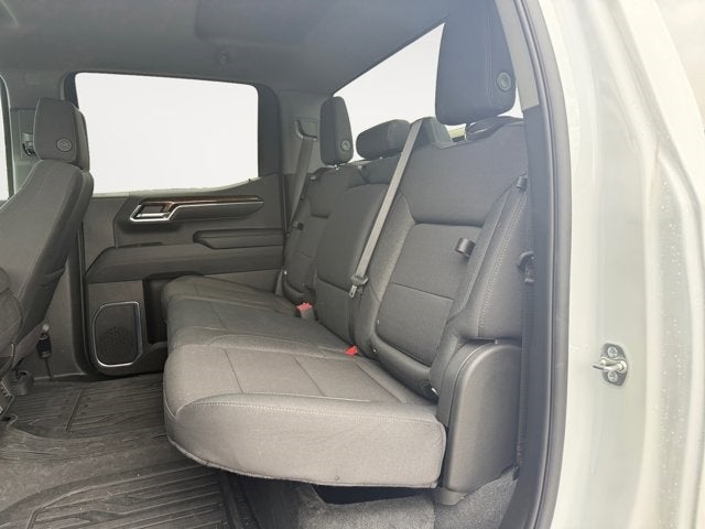 Vehicle image 16 of 32