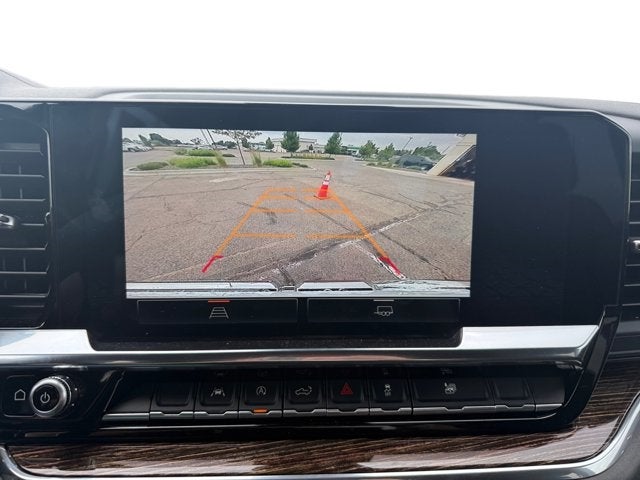 Vehicle image 26 of 32