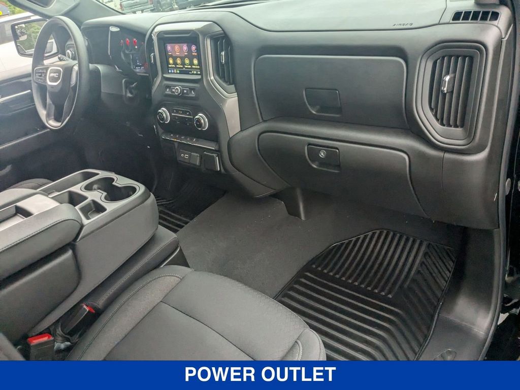 Vehicle image 18 of 40