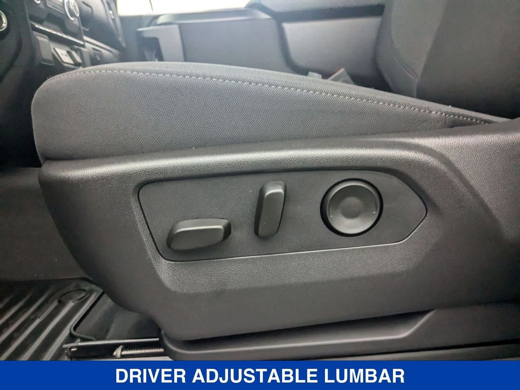 Vehicle image 27 of 40
