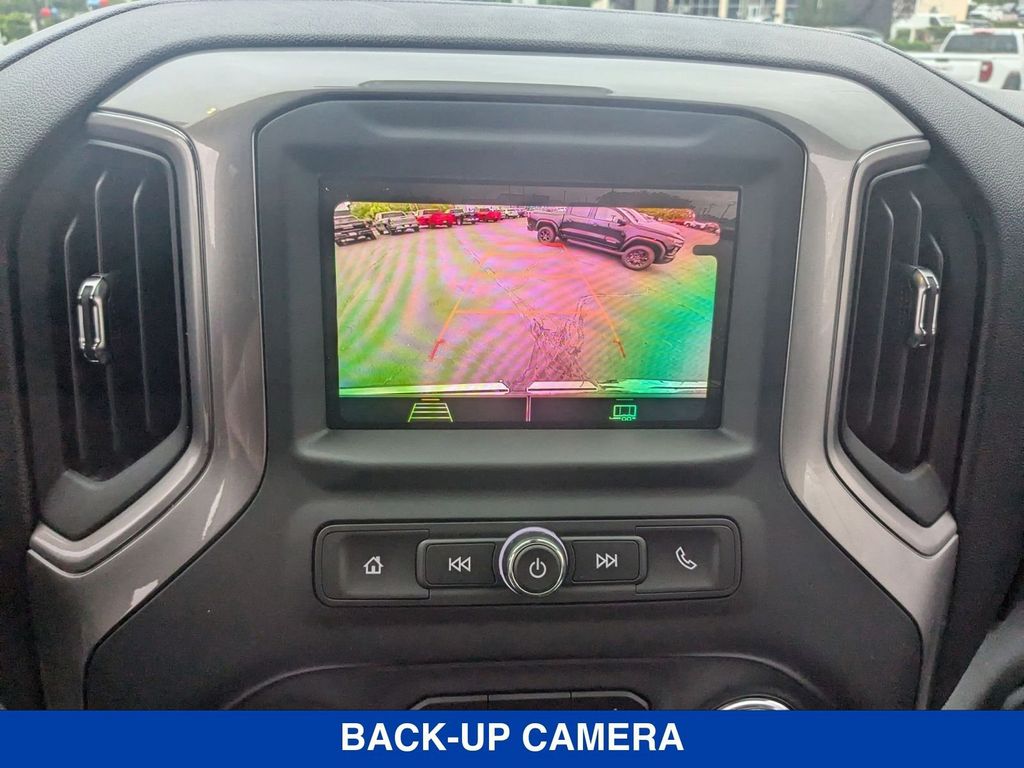Vehicle image 21 of 40