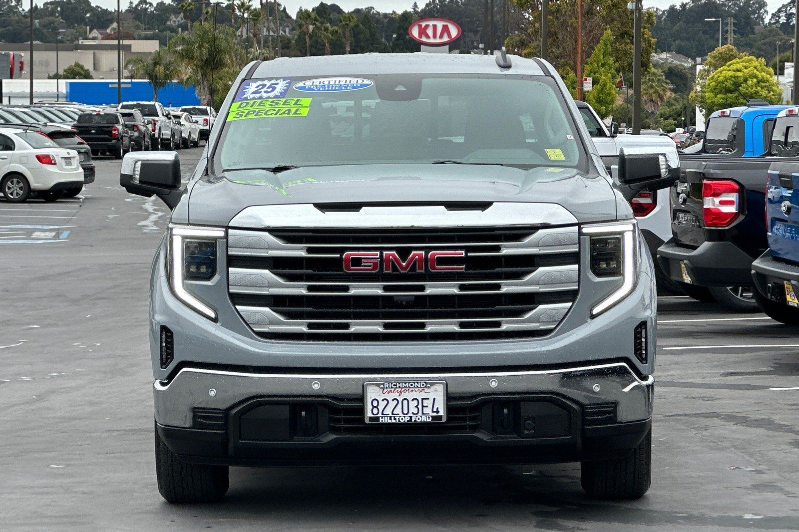 2025 GMC Sierra 1500 SLE Image 2 of 40
