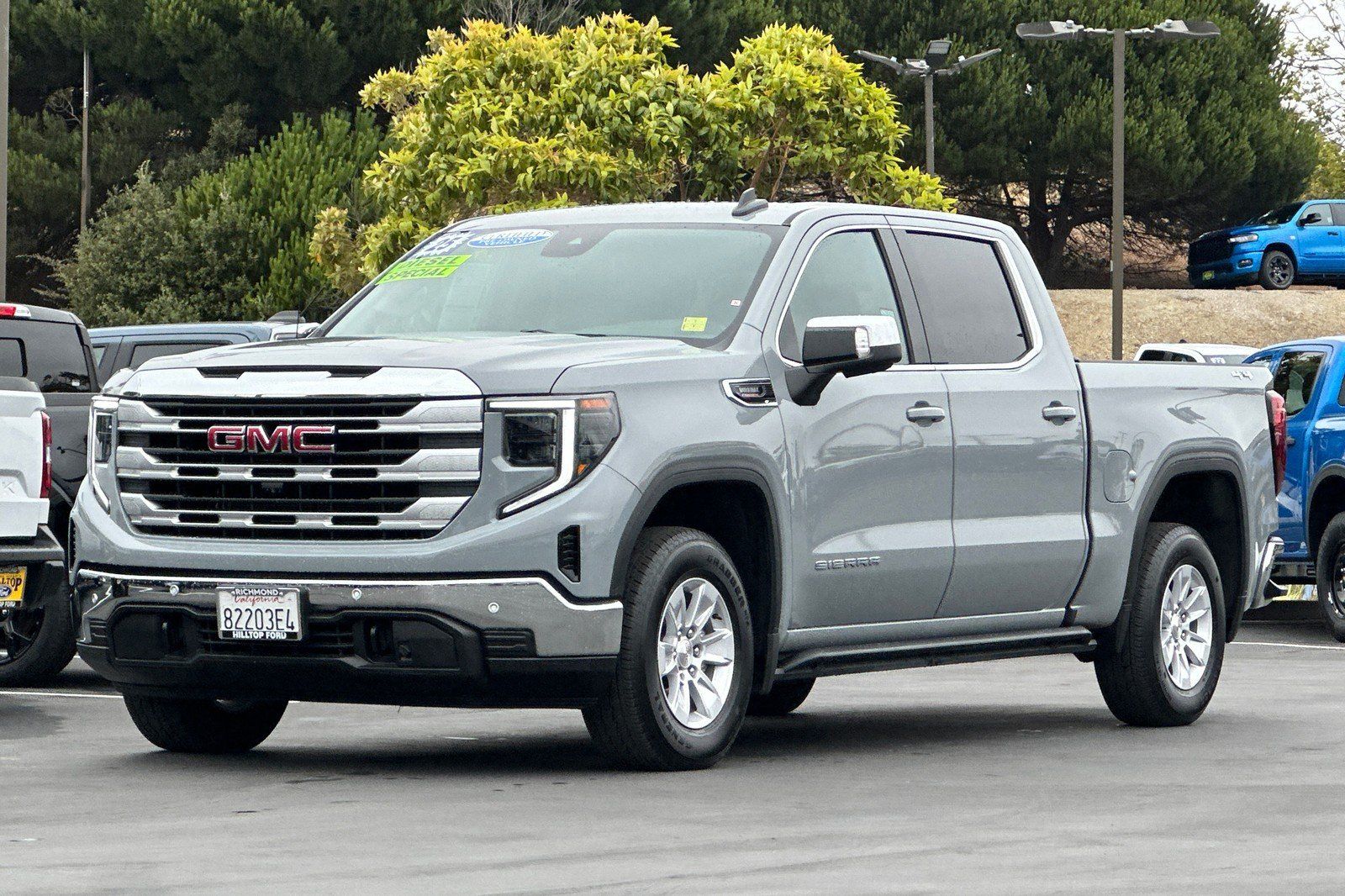 2025 GMC Sierra 1500 SLE Image 1 of 40